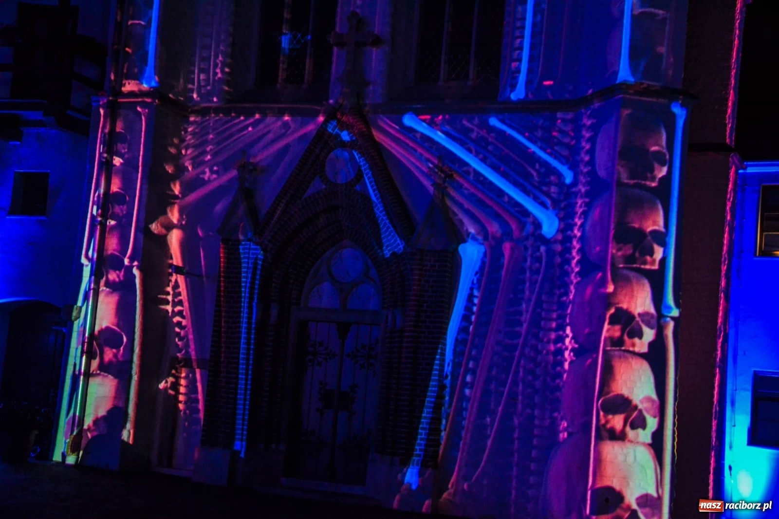 Zdjęcie w galerii na portalu naszraciborz.pl: Mapping 3D raciborskiej kaplicy od Clockwork. Jak wam się podoba? FOTO i WIDEO wiadomości z regionu