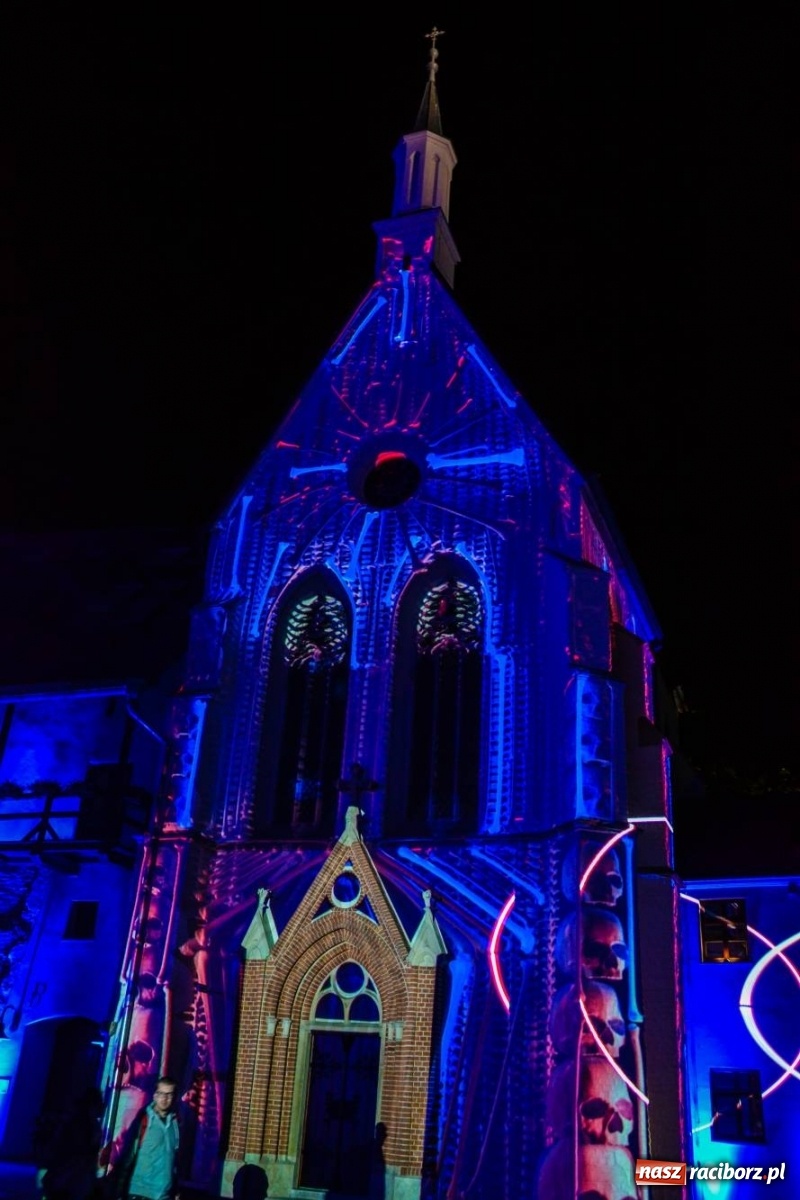 Zdjęcie w galerii na portalu naszraciborz.pl: Mapping 3D raciborskiej kaplicy od Clockwork. Jak wam się podoba? FOTO i WIDEO wiadomości z regionu