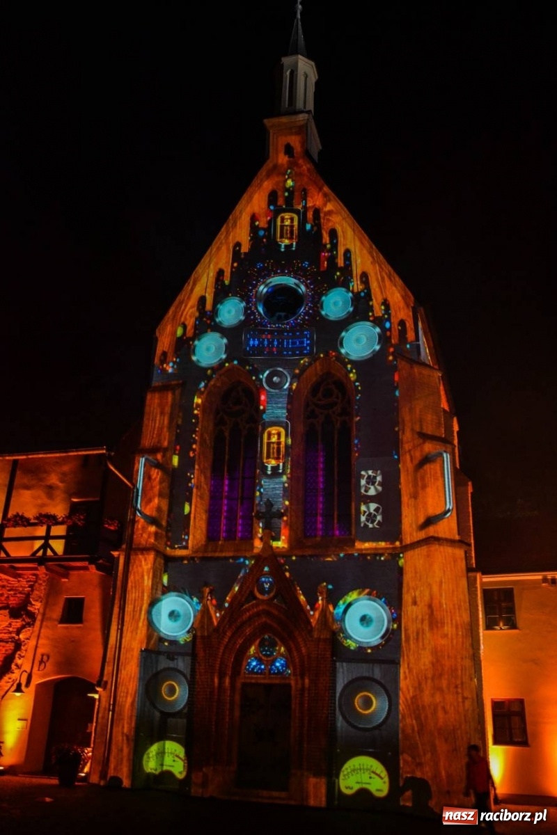 Zdjęcie w galerii na portalu naszraciborz.pl: Mapping 3D raciborskiej kaplicy od Clockwork. Jak wam się podoba? FOTO i WIDEO wiadomości z regionu