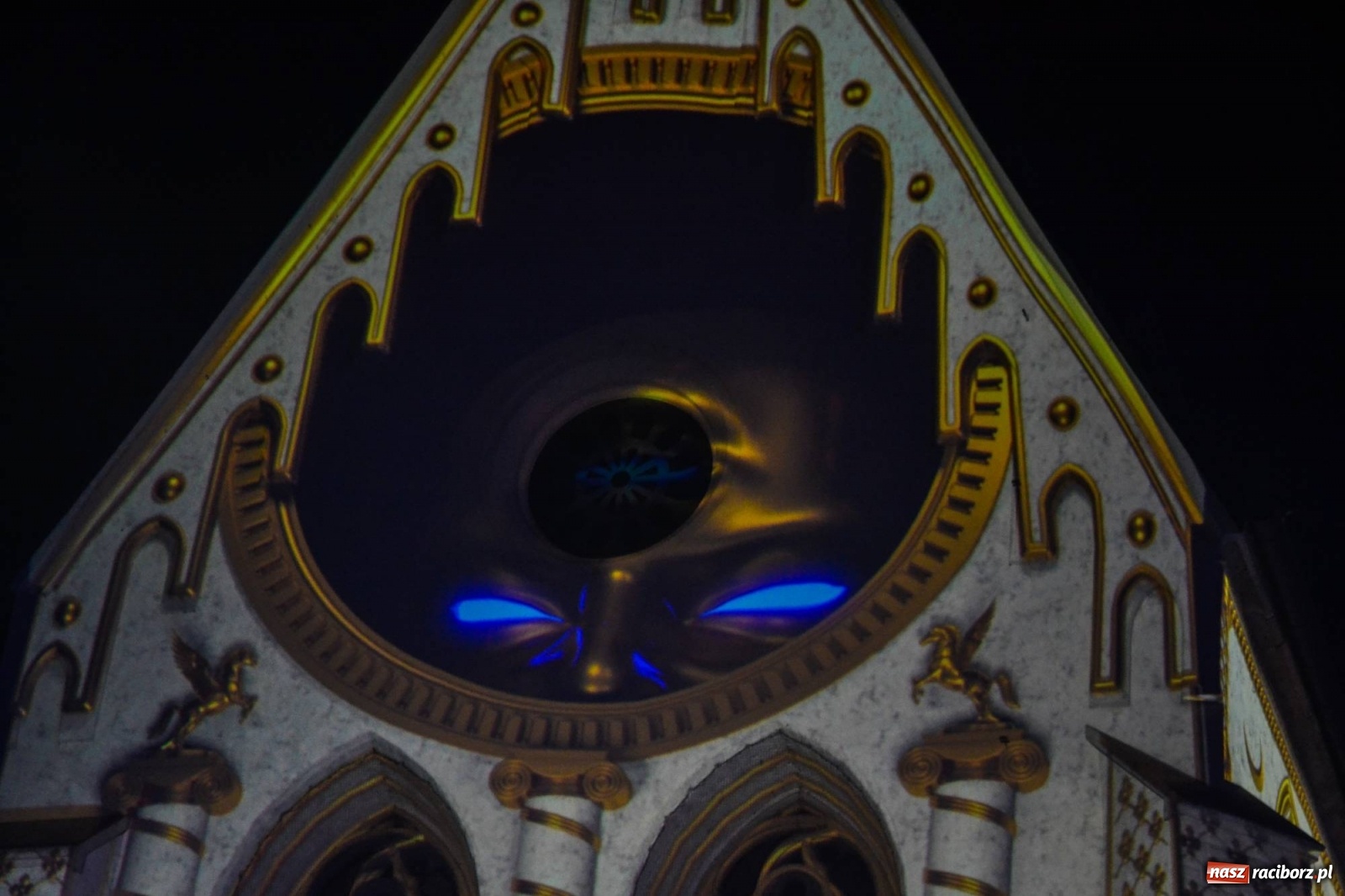 Zdjęcie w galerii na portalu naszraciborz.pl: Mapping 3D raciborskiej kaplicy od Clockwork. Jak wam się podoba? FOTO i WIDEO wiadomości z regionu