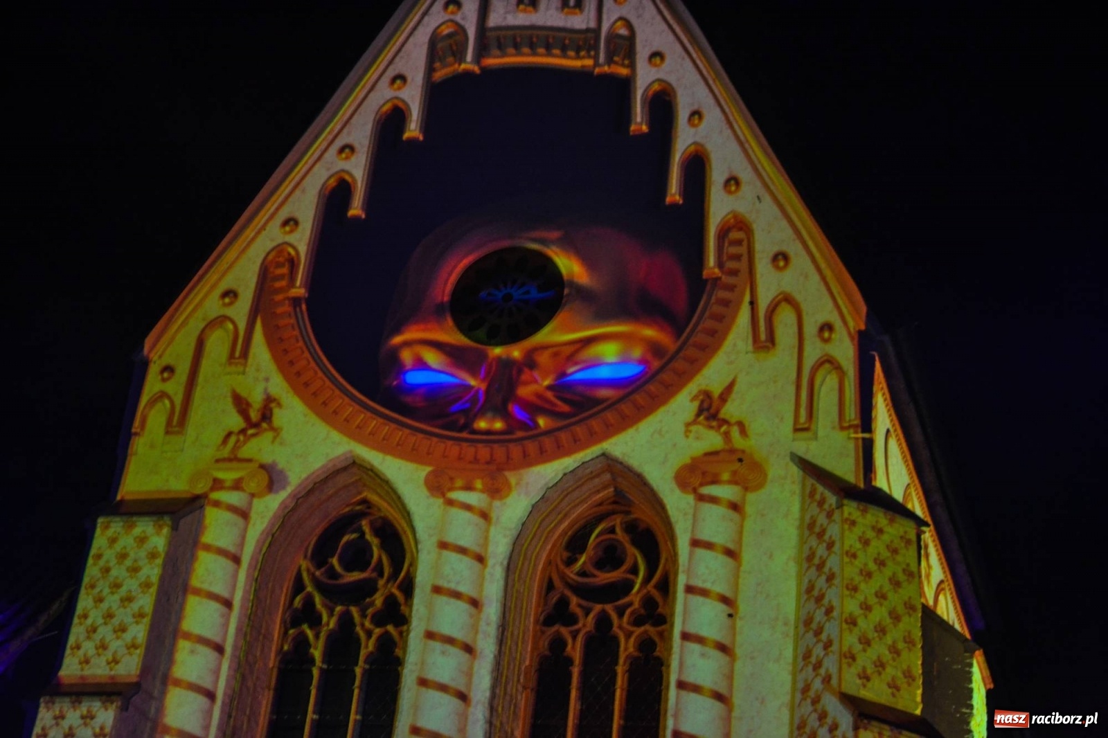 Zdjęcie w galerii na portalu naszraciborz.pl: Mapping 3D raciborskiej kaplicy od Clockwork. Jak wam się podoba? FOTO i WIDEO wiadomości z regionu