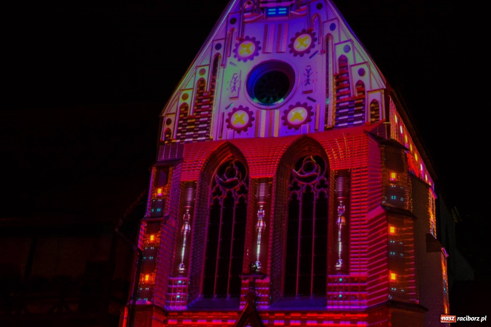 Zdjęcie w galerii na portalu naszraciborz.pl: Mapping 3D raciborskiej kaplicy od Clockwork. Jak wam się podoba? FOTO i WIDEO wiadomości z regionu