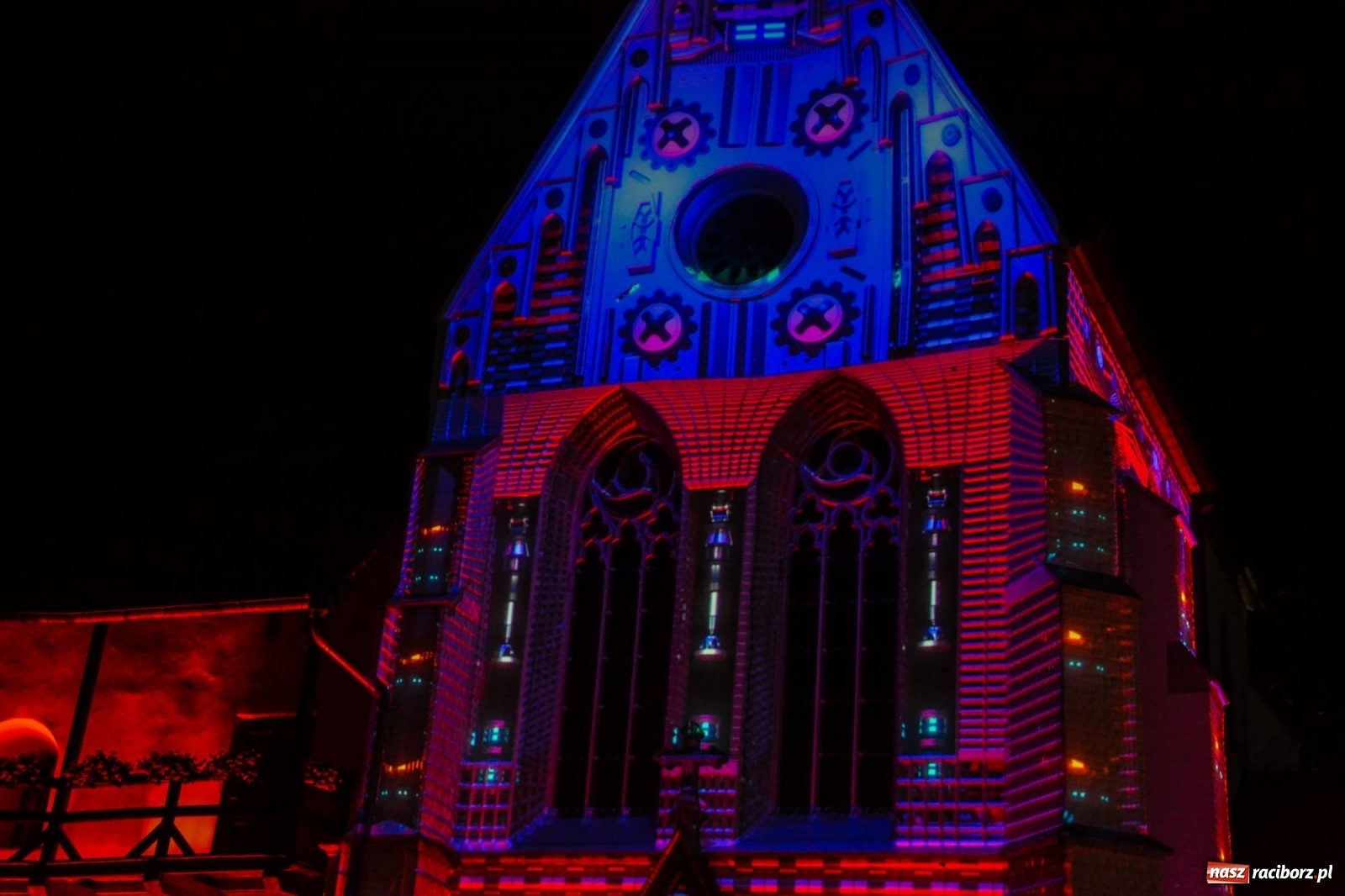 Zdjęcie w galerii na portalu naszraciborz.pl: Mapping 3D raciborskiej kaplicy od Clockwork. Jak wam się podoba? FOTO i WIDEO wiadomości z regionu