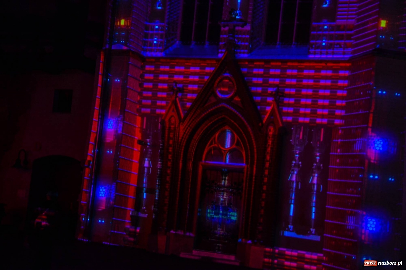 Zdjęcie w galerii na portalu naszraciborz.pl: Mapping 3D raciborskiej kaplicy od Clockwork. Jak wam się podoba? FOTO i WIDEO wiadomości z regionu