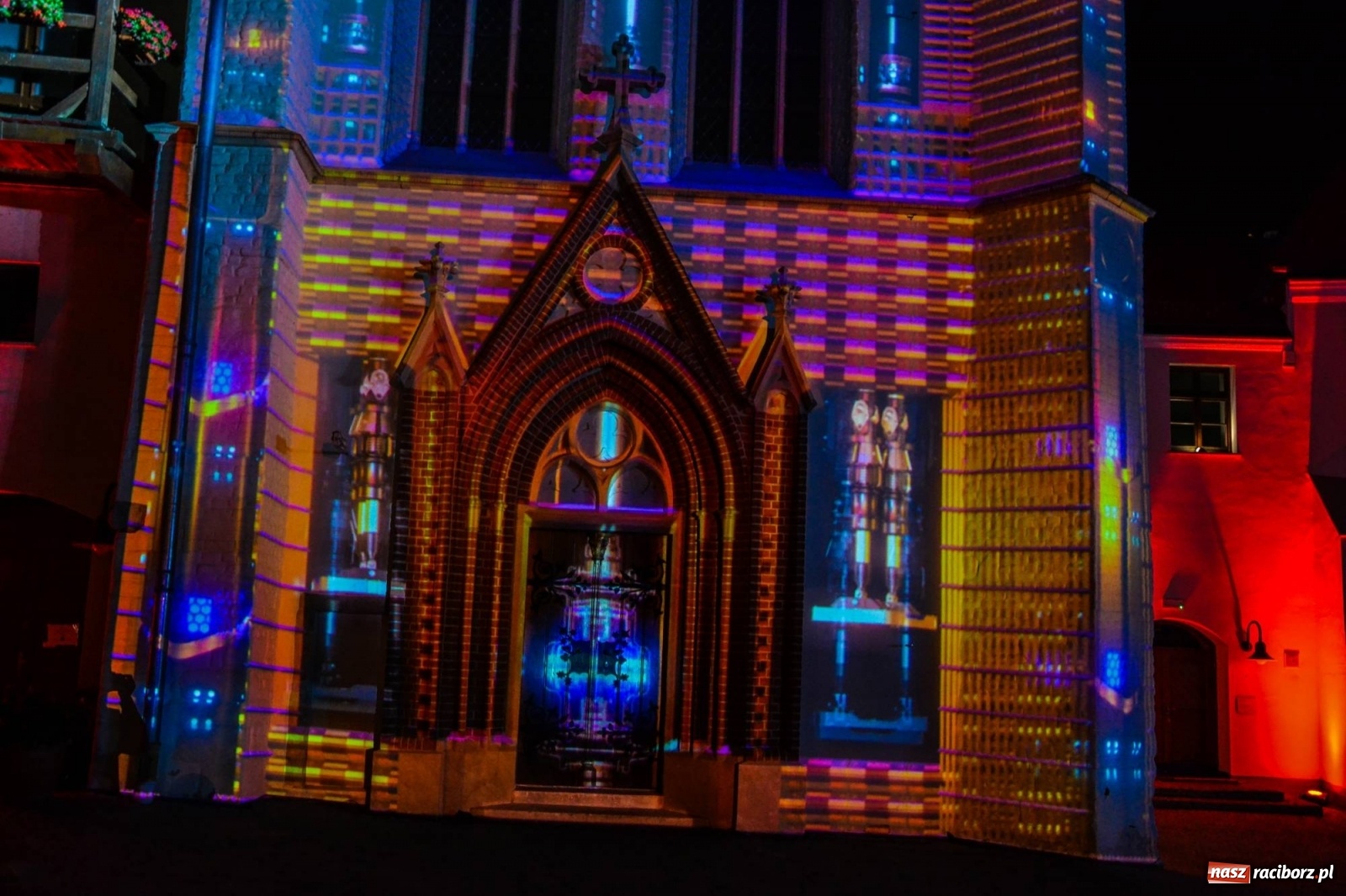 Zdjęcie w galerii na portalu naszraciborz.pl: Mapping 3D raciborskiej kaplicy od Clockwork. Jak wam się podoba? FOTO i WIDEO wiadomości z regionu