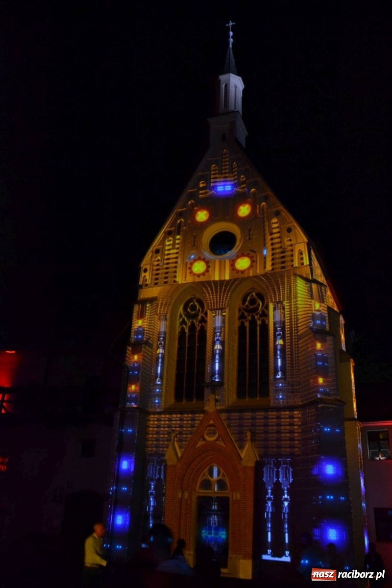 Zdjęcie w galerii na portalu naszraciborz.pl: Mapping 3D raciborskiej kaplicy od Clockwork. Jak wam się podoba? FOTO i WIDEO wiadomości z regionu