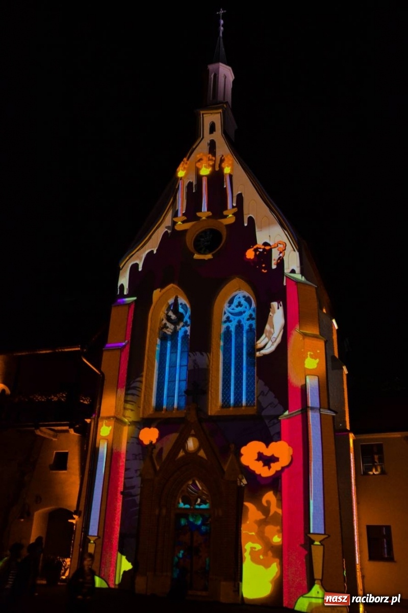 Zdjęcie w galerii na portalu naszraciborz.pl: Mapping 3D raciborskiej kaplicy od Clockwork. Jak wam się podoba? FOTO i WIDEO wiadomości z regionu