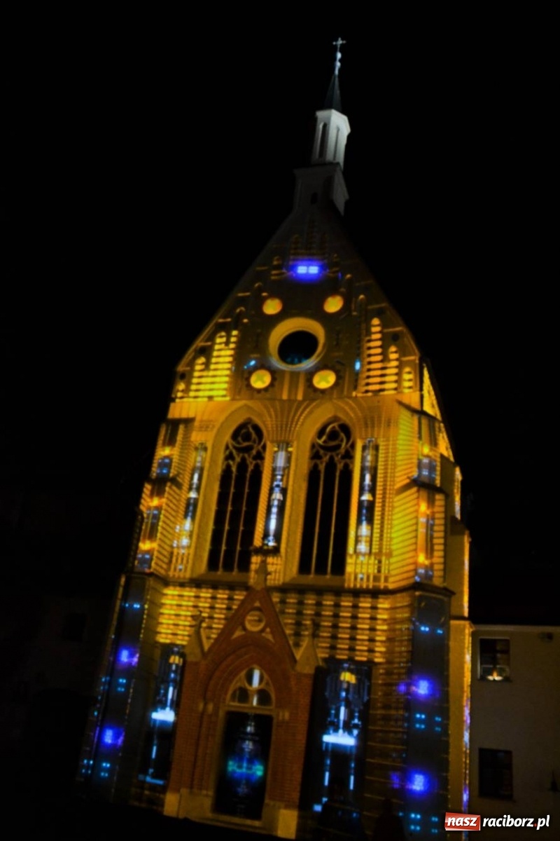 Zdjęcie w galerii na portalu naszraciborz.pl: Mapping 3D raciborskiej kaplicy od Clockwork. Jak wam się podoba? FOTO i WIDEO wiadomości z regionu