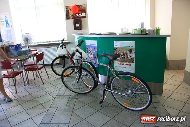 Zdjęcie w galerii na portalu naszraciborz.pl: Rower, radia i odkurzacz za troskę wiadomości z regionu