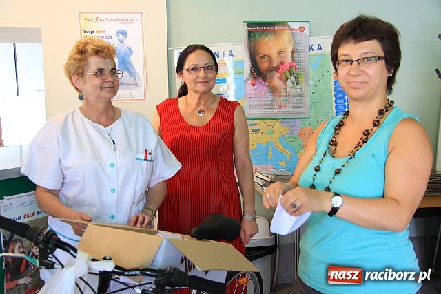 Zdjęcie w galerii na portalu naszraciborz.pl: Rower, radia i odkurzacz za troskę wiadomości z regionu