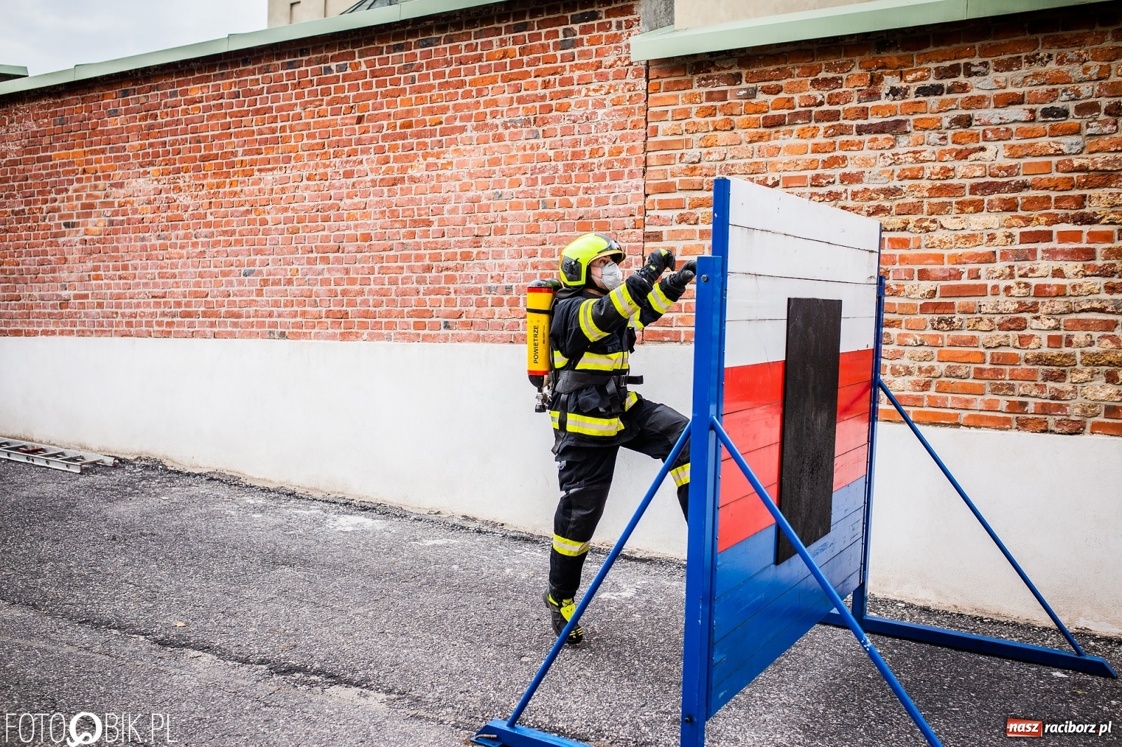 Zdjęcie w galerii na portalu naszraciborz.pl: Żelazny jak strażak. Polacy tłem dla Czechów w Krzanowicach [FOTO] wiadomości z regionu