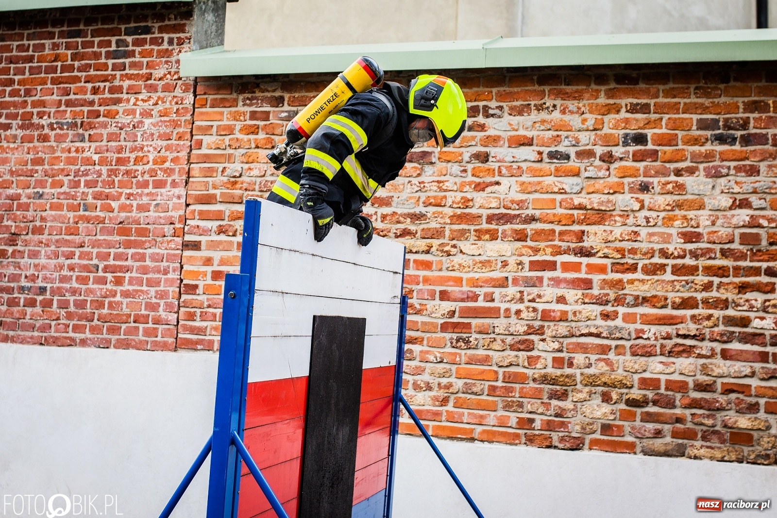 Zdjęcie w galerii na portalu naszraciborz.pl: Żelazny jak strażak. Polacy tłem dla Czechów w Krzanowicach [FOTO] wiadomości z regionu