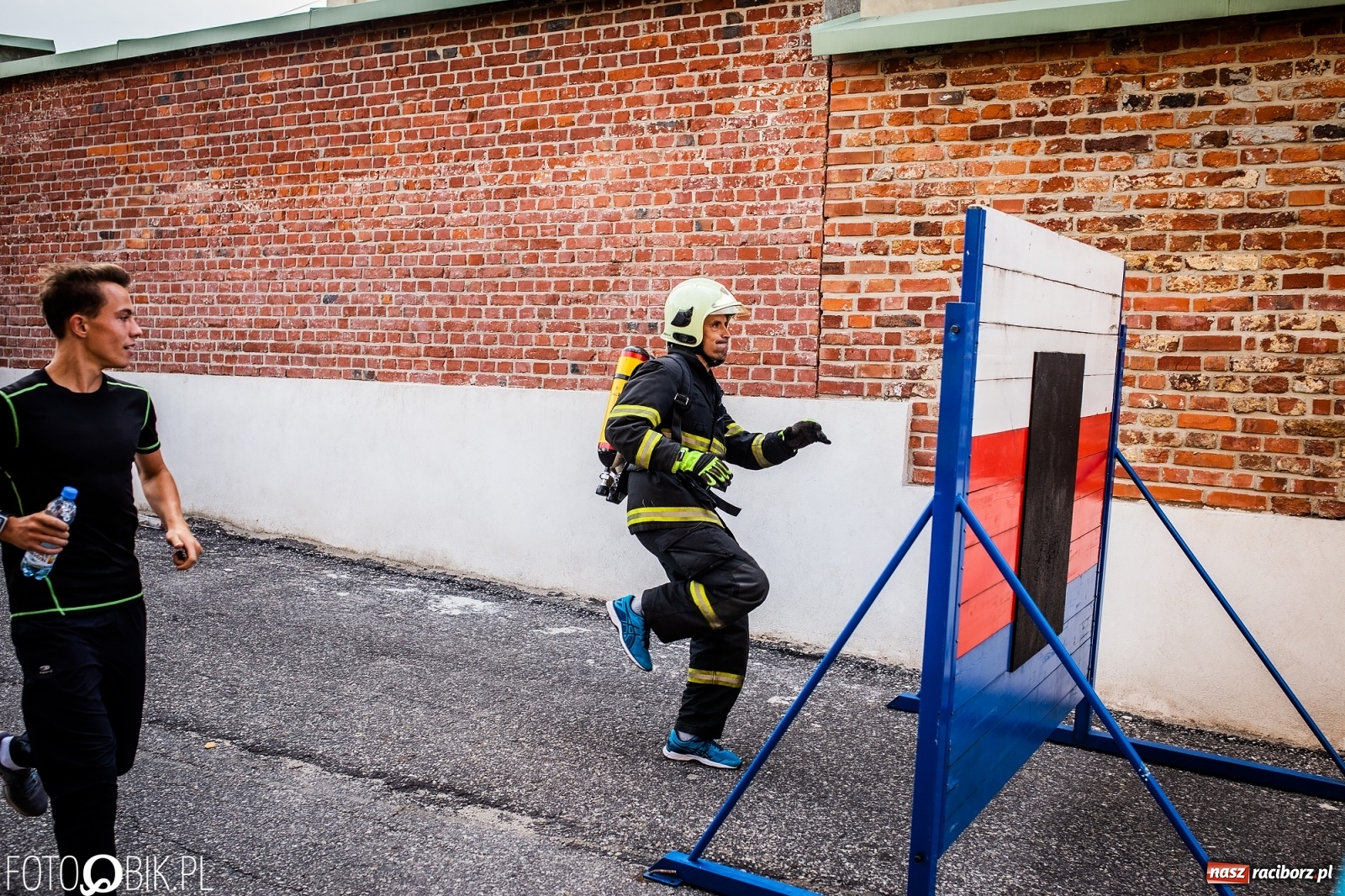 Zdjęcie w galerii na portalu naszraciborz.pl: Żelazny jak strażak. Polacy tłem dla Czechów w Krzanowicach [FOTO] wiadomości z regionu