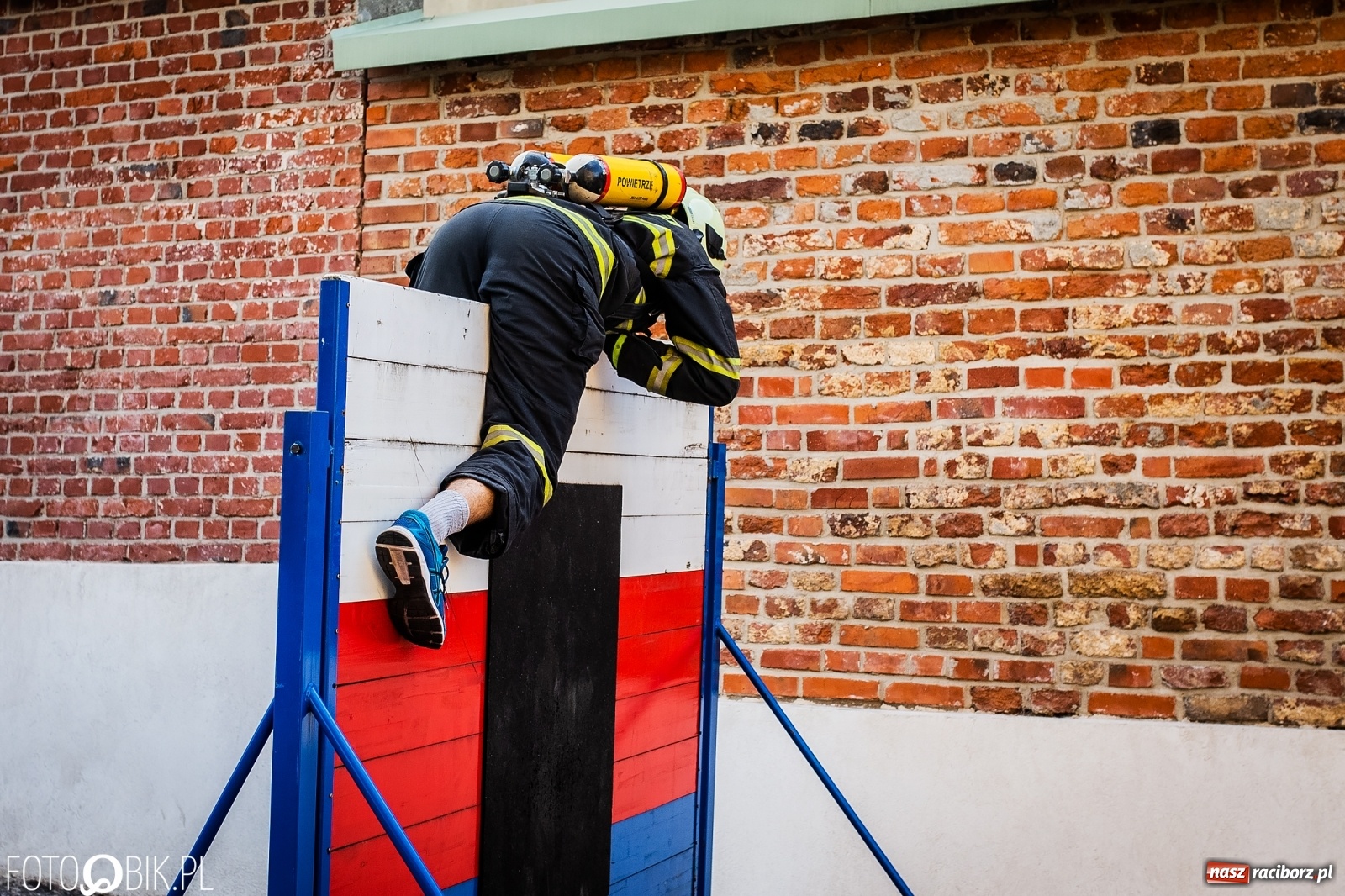 Zdjęcie w galerii na portalu naszraciborz.pl: Żelazny jak strażak. Polacy tłem dla Czechów w Krzanowicach [FOTO] wiadomości z regionu