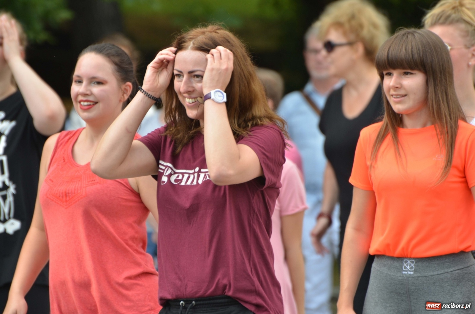 Zdjęcie w galerii na portalu naszraciborz.pl: Wakacyjne Latino Dance w parku m. Roth  wiadomości z regionu