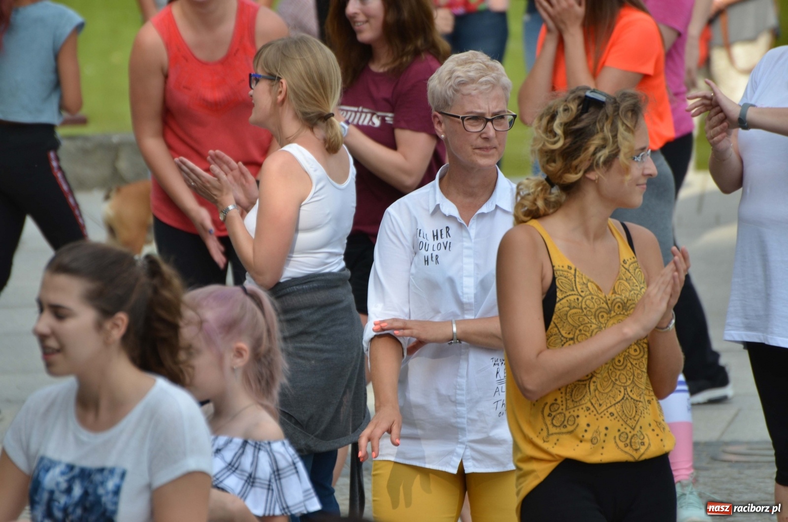 Zdjęcie w galerii na portalu naszraciborz.pl: Wakacyjne Latino Dance w parku m. Roth  wiadomości z regionu