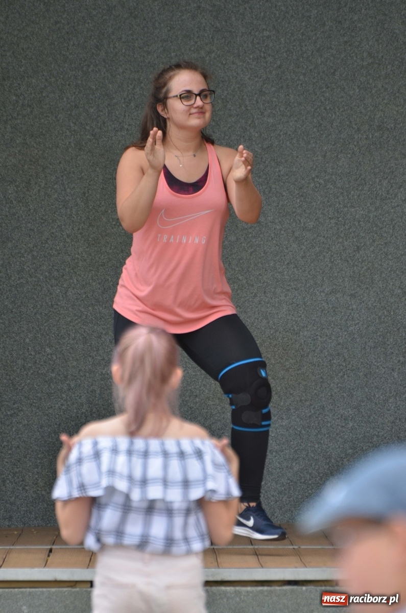 Zdjęcie w galerii na portalu naszraciborz.pl: Wakacyjne Latino Dance w parku m. Roth  wiadomości z regionu