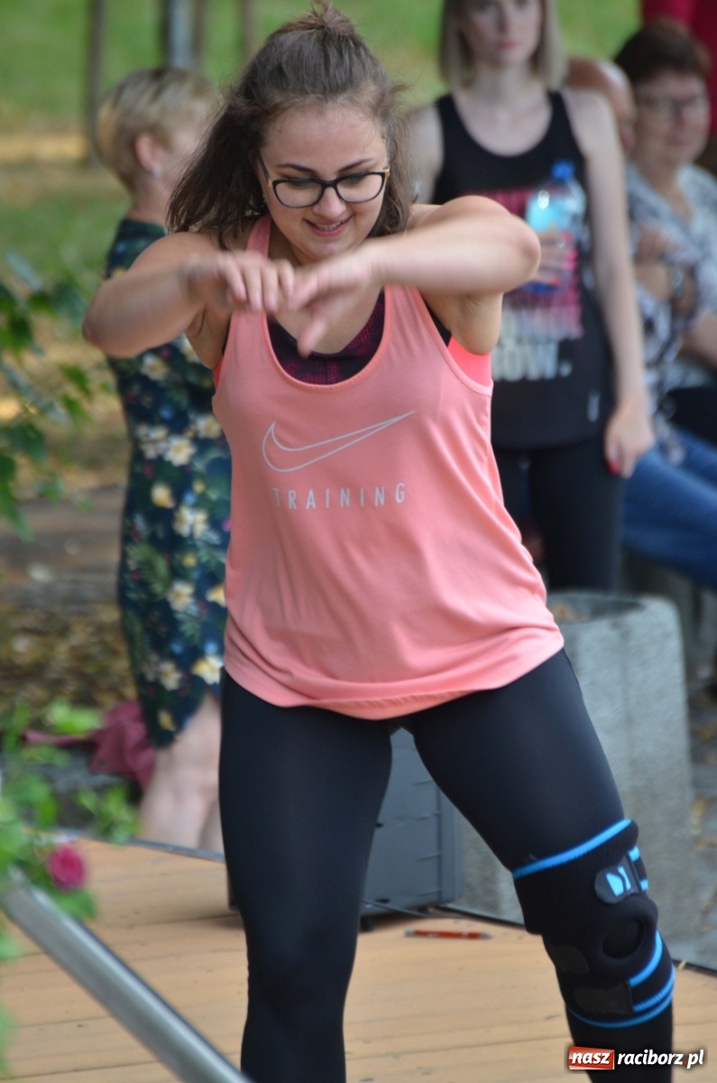 Zdjęcie w galerii na portalu naszraciborz.pl: Wakacyjne Latino Dance w parku m. Roth  wiadomości z regionu