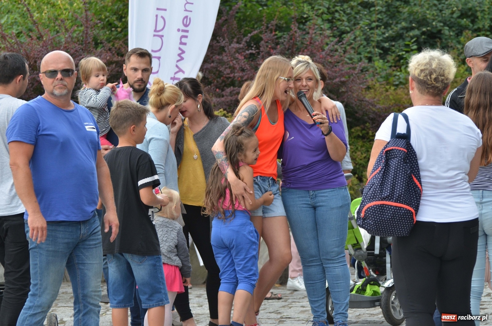 Zdjęcie w galerii na portalu naszraciborz.pl: Wakacyjne Latino Dance w parku m. Roth  wiadomości z regionu