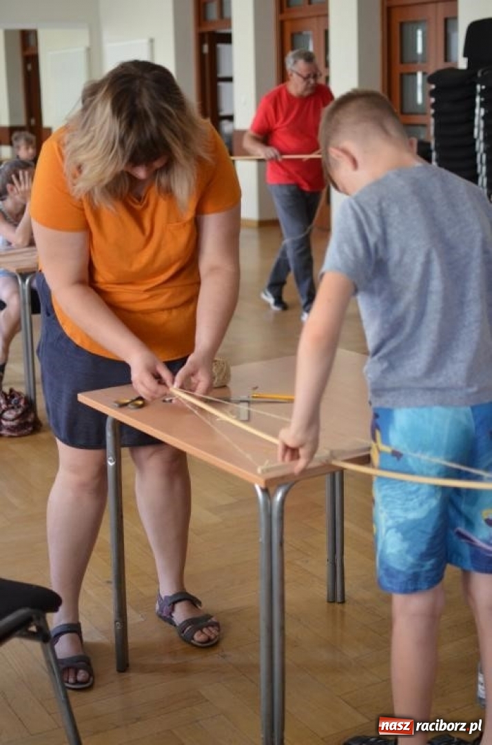 Zdjęcie w galerii na portalu naszraciborz.pl: Warsztaty budowania latawców w RCK [FOTO] wiadomości z regionu