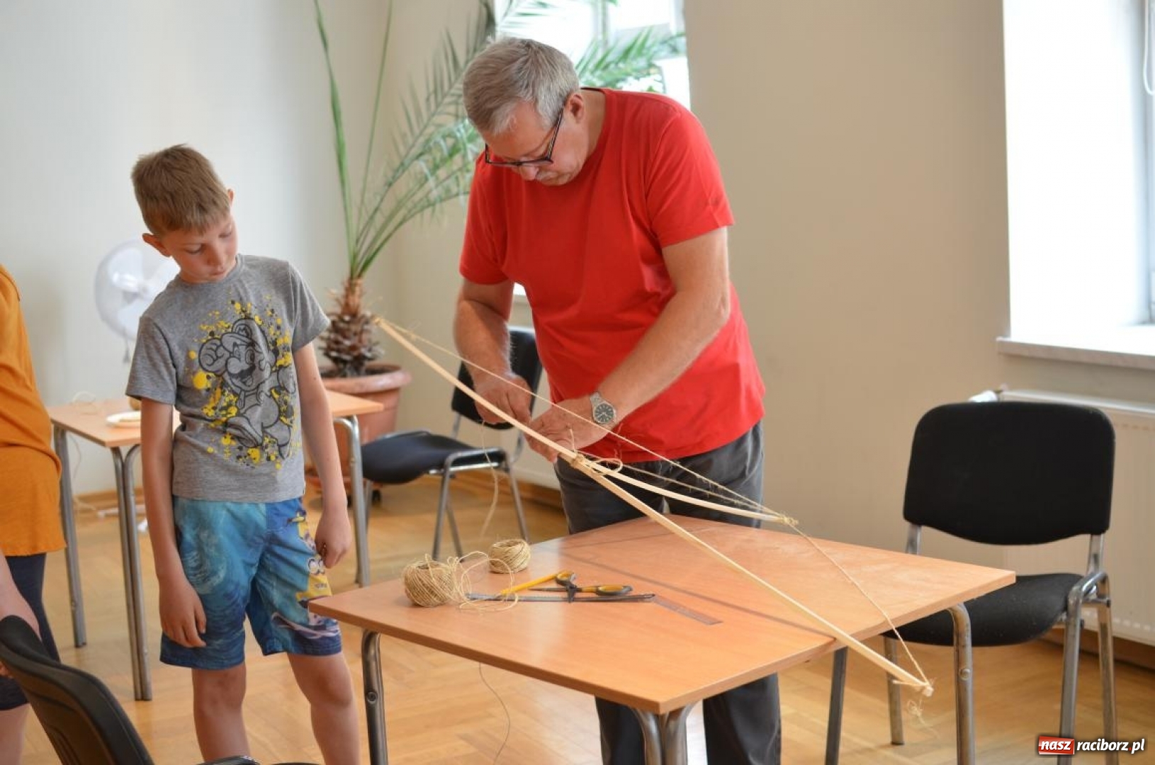 Zdjęcie w galerii na portalu naszraciborz.pl: Warsztaty budowania latawców w RCK [FOTO] wiadomości z regionu