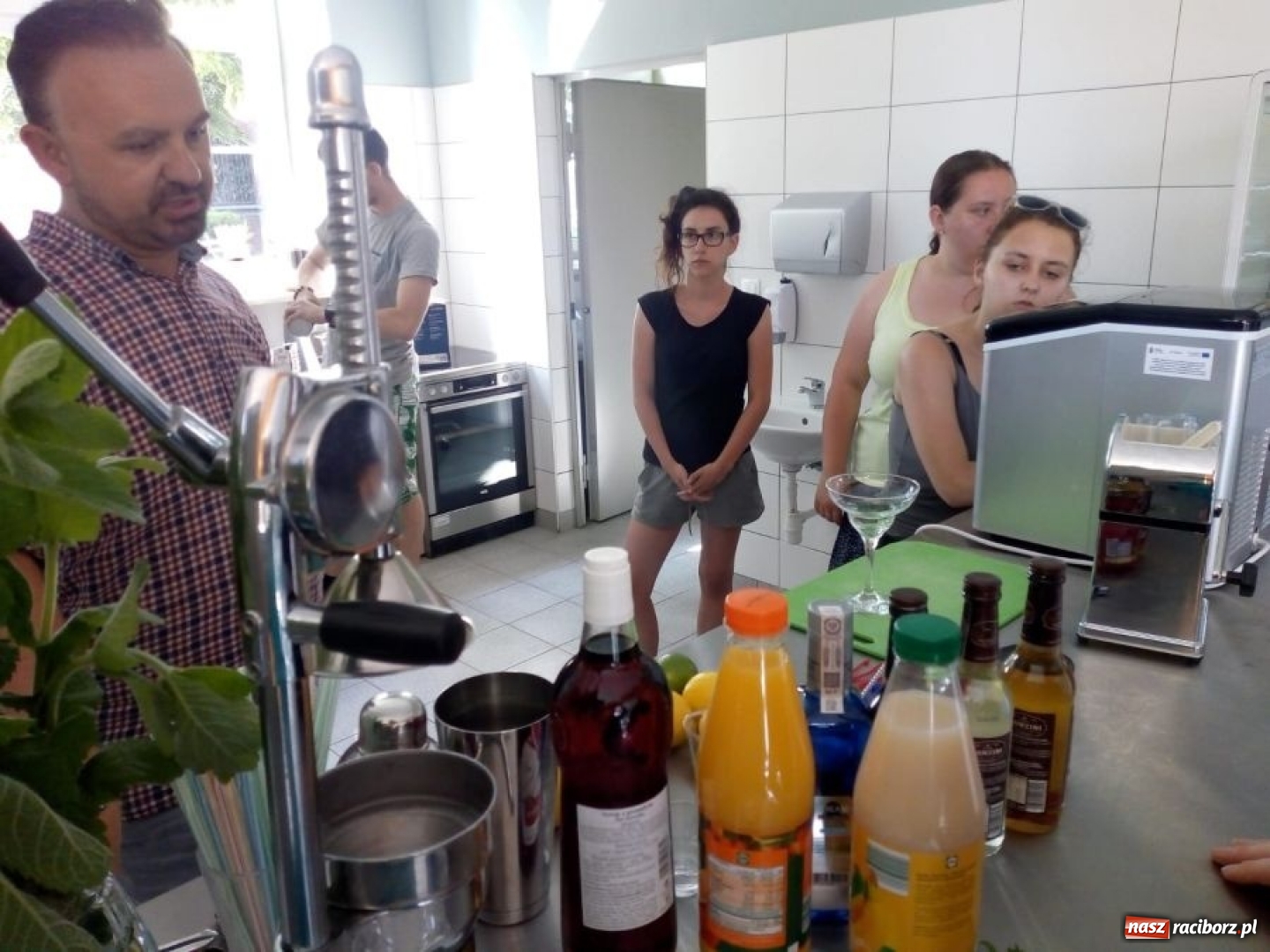 Zdjęcie w galerii na portalu naszraciborz.pl: Młodzież Budowlanki i Gastronomika na kursach i warsztatach wiadomości z regionu