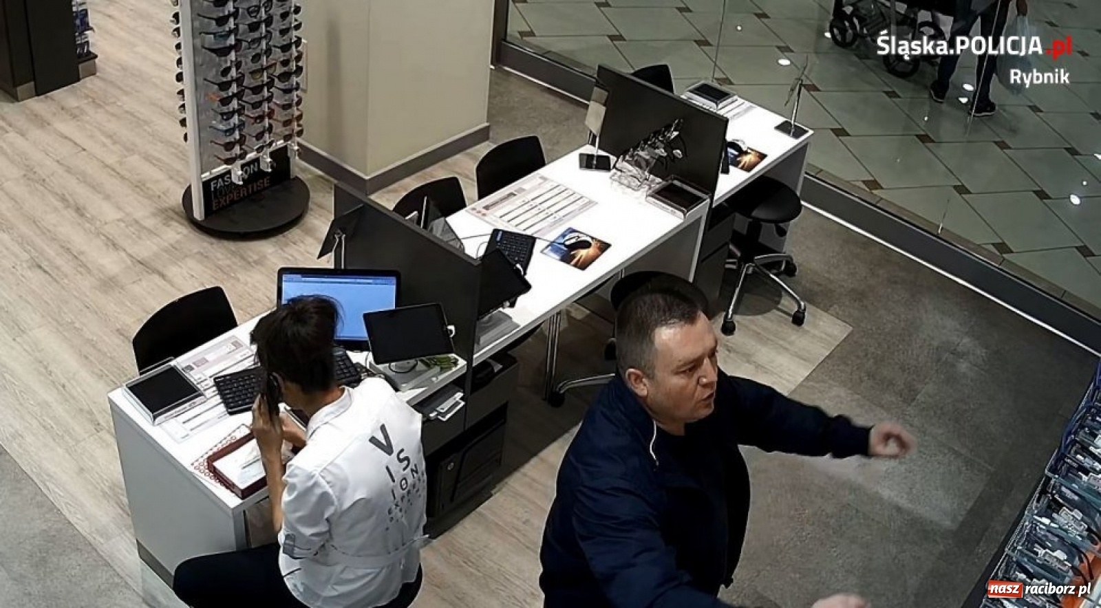 Zdjęcie w galerii na portalu naszraciborz.pl: Łupem złodzieja padły okulary. Rozpoznajesz go? wiadomości z regionu