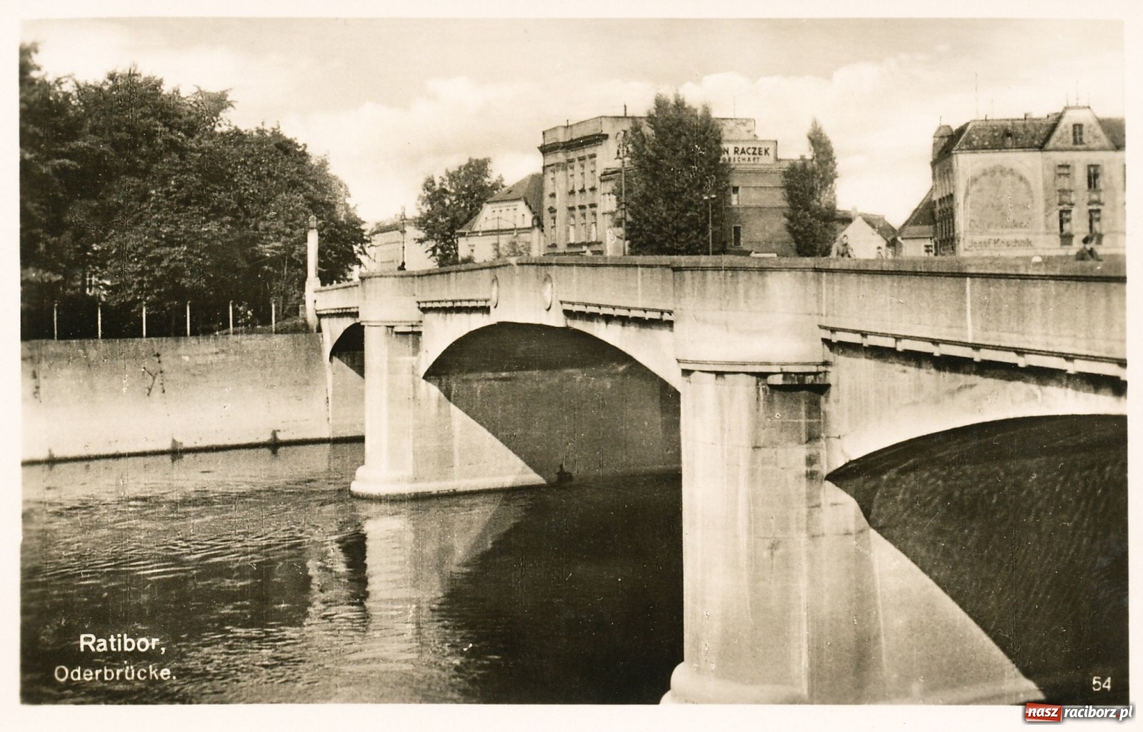 Zdjęcie w galerii na portalu naszraciborz.pl: Odra odsłania dno. Jakie skarby kryje rzeka? Czy znajdzie się tajemne przejście z zamku do klasztoru dominikanek? wiadomości z regionu