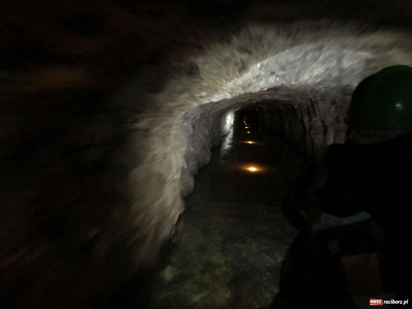 Zdjęcie w galerii na portalu naszraciborz.pl: Odra odsłania dno. Jakie skarby kryje rzeka? Czy znajdzie się tajemne przejście z zamku do klasztoru dominikanek? wiadomości z regionu