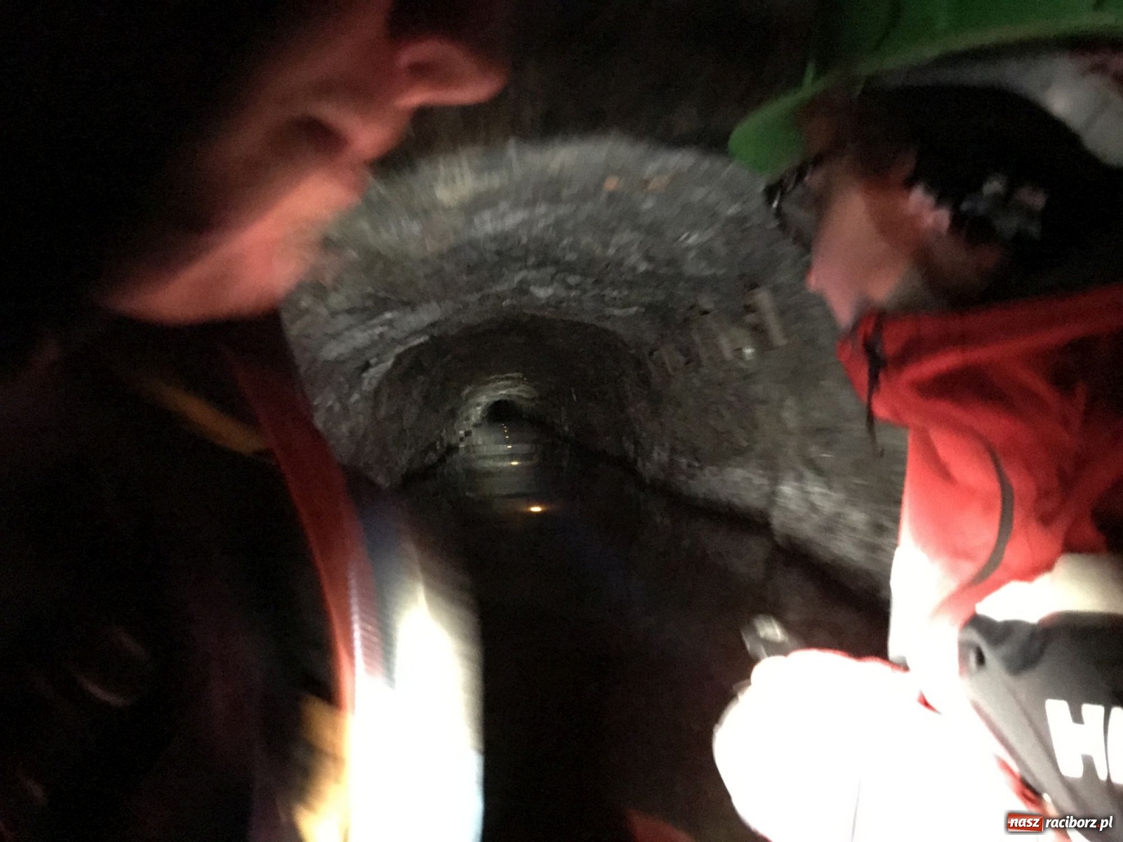 Zdjęcie w galerii na portalu naszraciborz.pl: Odra odsłania dno. Jakie skarby kryje rzeka? Czy znajdzie się tajemne przejście z zamku do klasztoru dominikanek? wiadomości z regionu