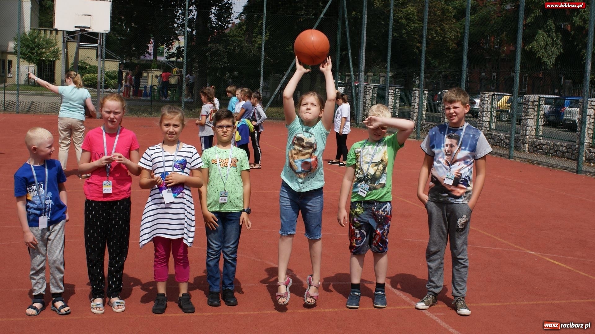 Zdjęcie w galerii na portalu naszraciborz.pl: Lato z biblioteką. Rekordowe spotkanie z magią przy Kasprowicza [FOTO] wiadomości z regionu