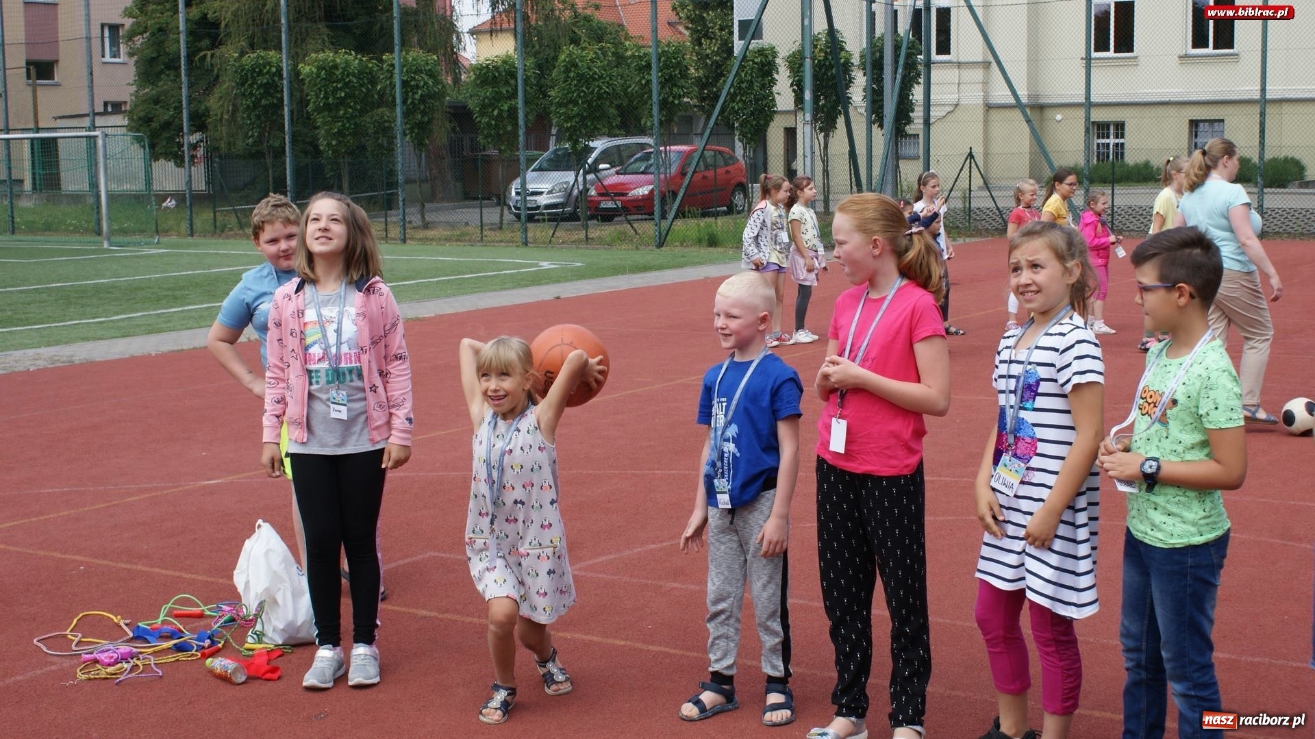 Zdjęcie w galerii na portalu naszraciborz.pl: Lato z biblioteką. Rekordowe spotkanie z magią przy Kasprowicza [FOTO] wiadomości z regionu