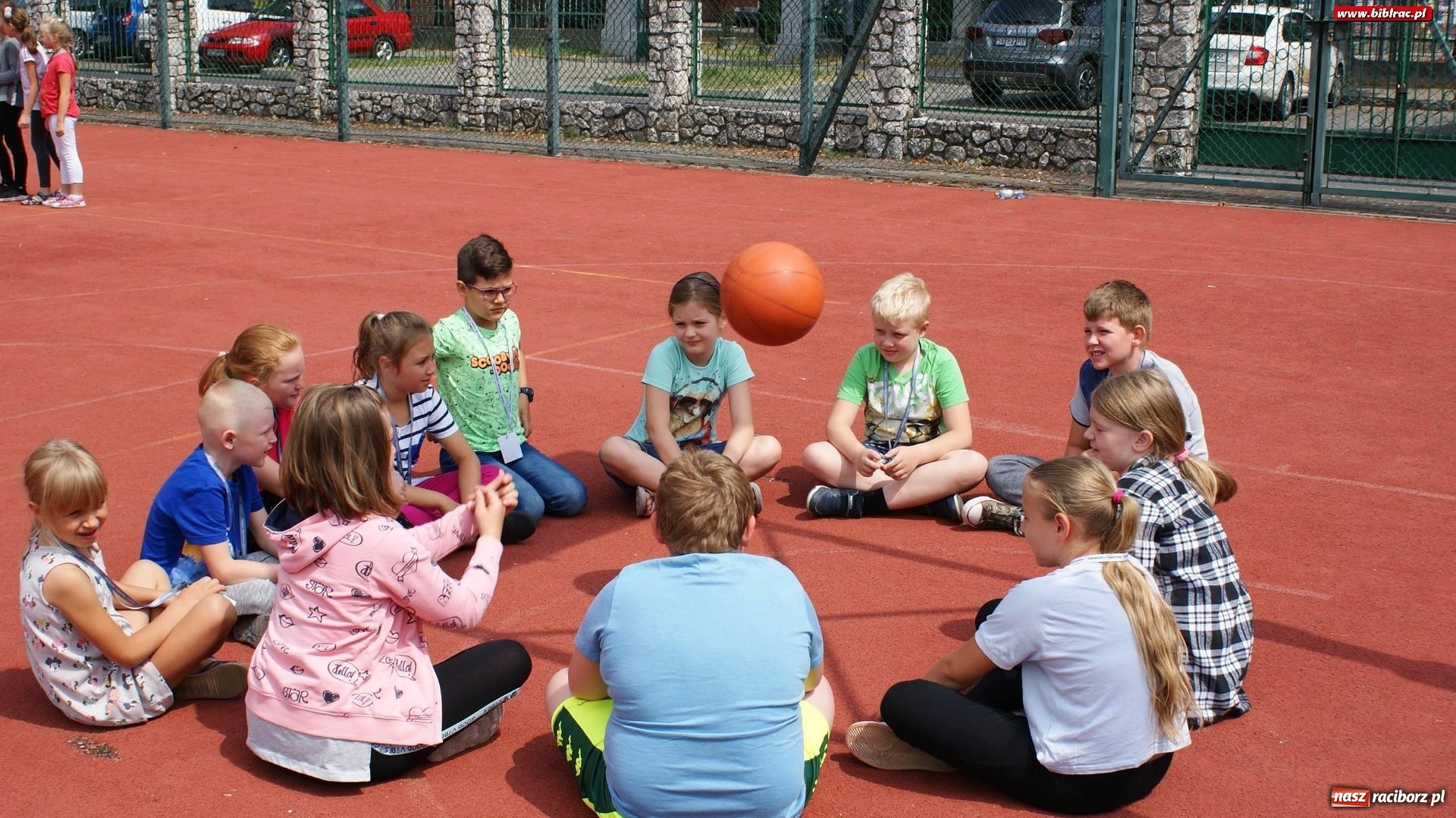 Zdjęcie w galerii na portalu naszraciborz.pl: Lato z biblioteką. Rekordowe spotkanie z magią przy Kasprowicza [FOTO] wiadomości z regionu