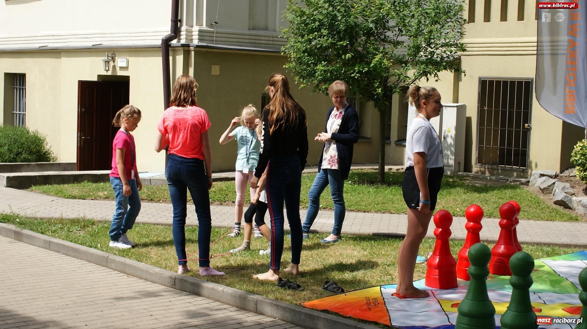 Zdjęcie w galerii na portalu naszraciborz.pl: Lato z biblioteką. Rekordowe spotkanie z magią przy Kasprowicza [FOTO] wiadomości z regionu