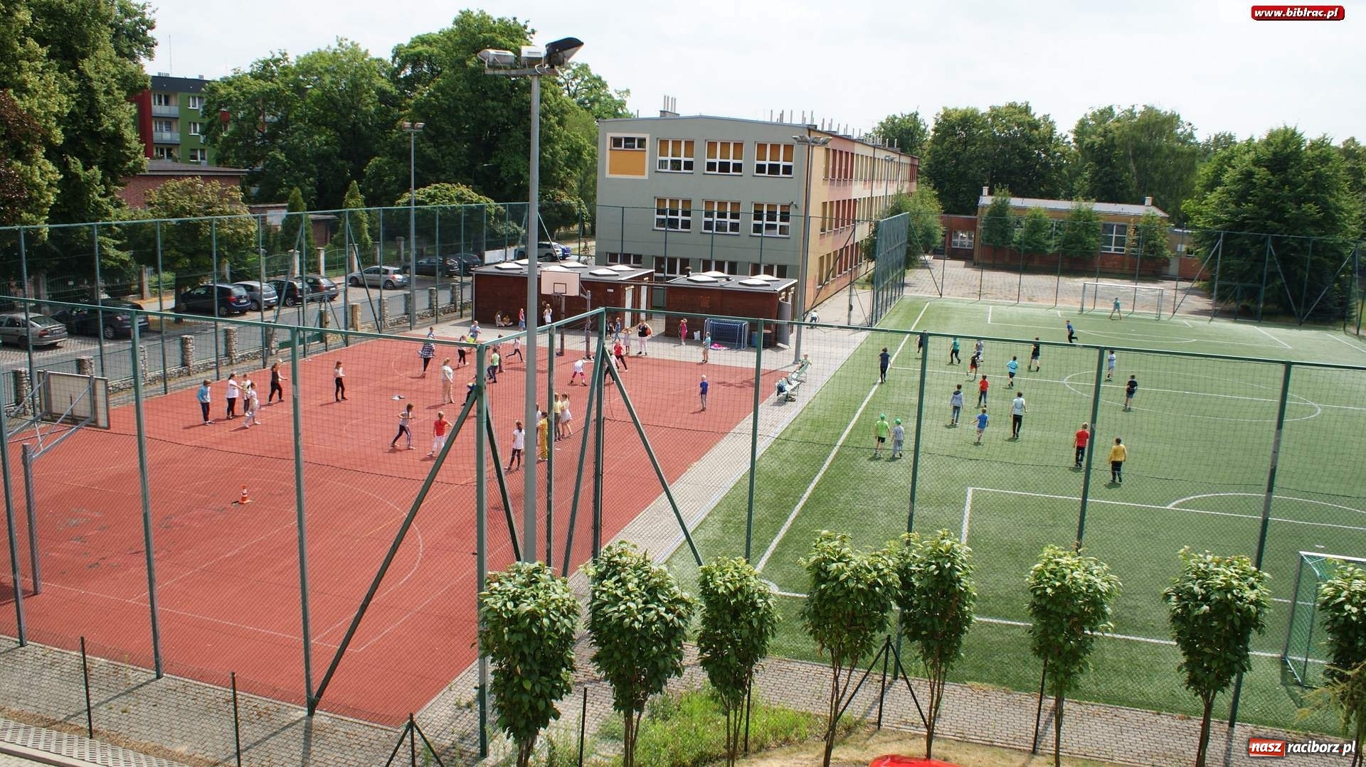 Zdjęcie w galerii na portalu naszraciborz.pl: Lato z biblioteką. Rekordowe spotkanie z magią przy Kasprowicza [FOTO] wiadomości z regionu