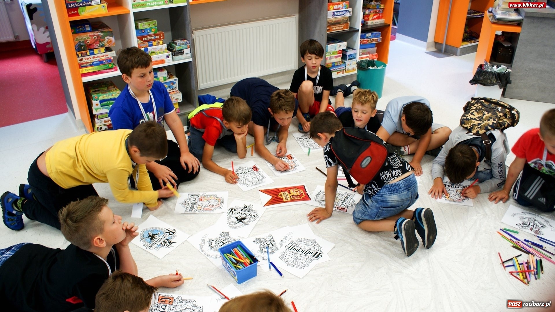 Zdjęcie w galerii na portalu naszraciborz.pl: Lato z biblioteką. Rekordowe spotkanie z magią przy Kasprowicza [FOTO] wiadomości z regionu