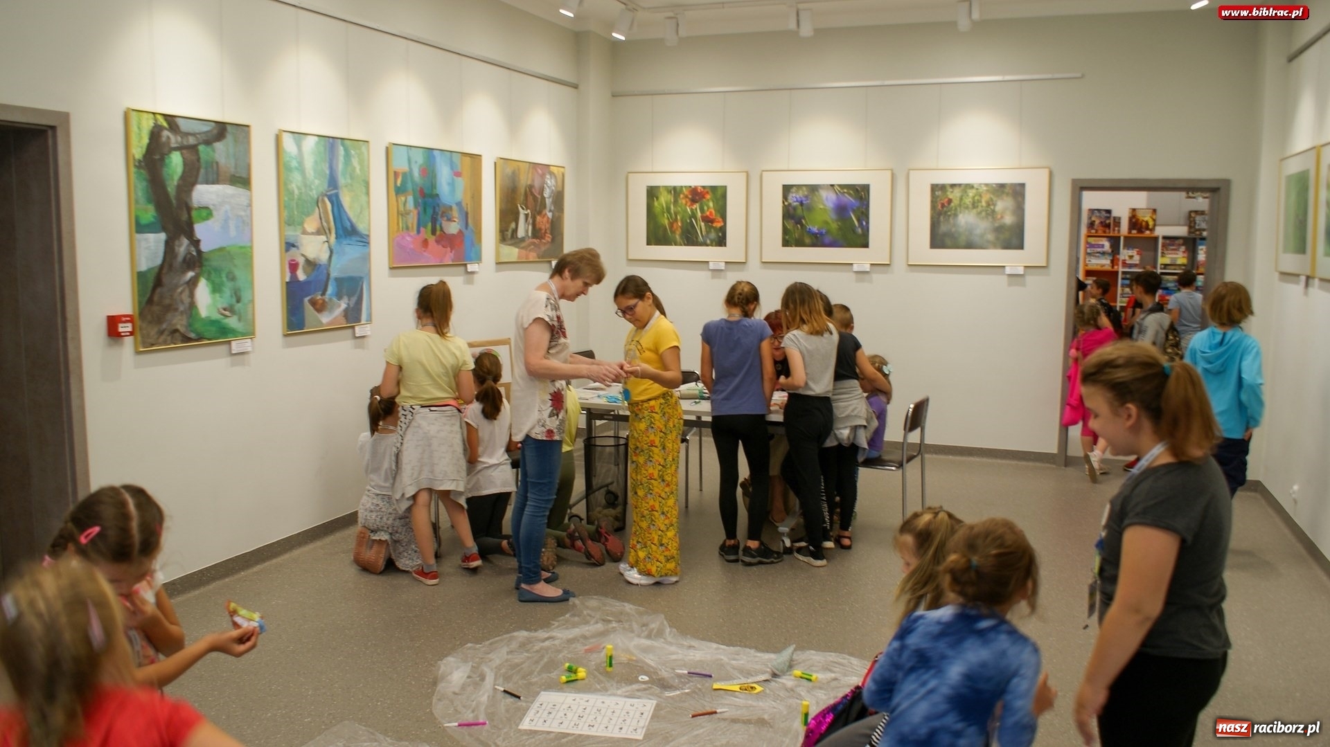Zdjęcie w galerii na portalu naszraciborz.pl: Lato z biblioteką. Rekordowe spotkanie z magią przy Kasprowicza [FOTO] wiadomości z regionu