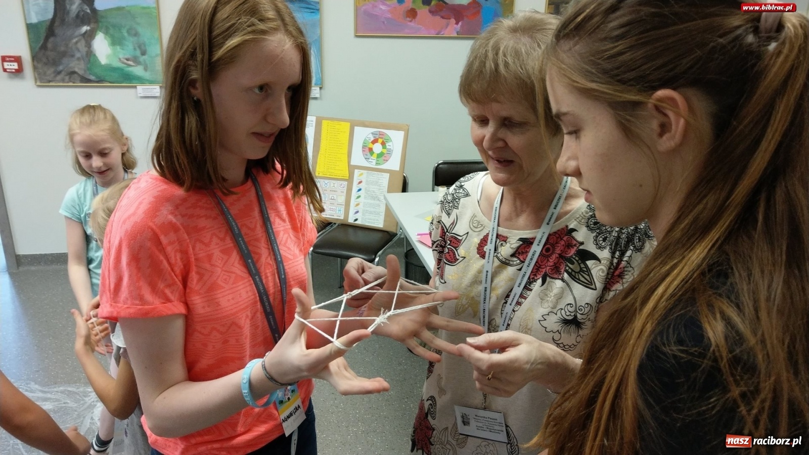 Zdjęcie w galerii na portalu naszraciborz.pl: Lato z biblioteką. Rekordowe spotkanie z magią przy Kasprowicza [FOTO] wiadomości z regionu