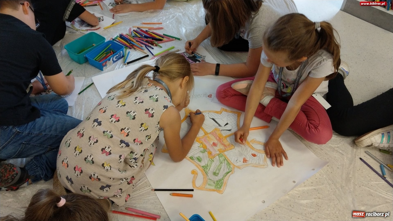 Zdjęcie w galerii na portalu naszraciborz.pl: Lato z biblioteką. Rekordowe spotkanie z magią przy Kasprowicza [FOTO] wiadomości z regionu