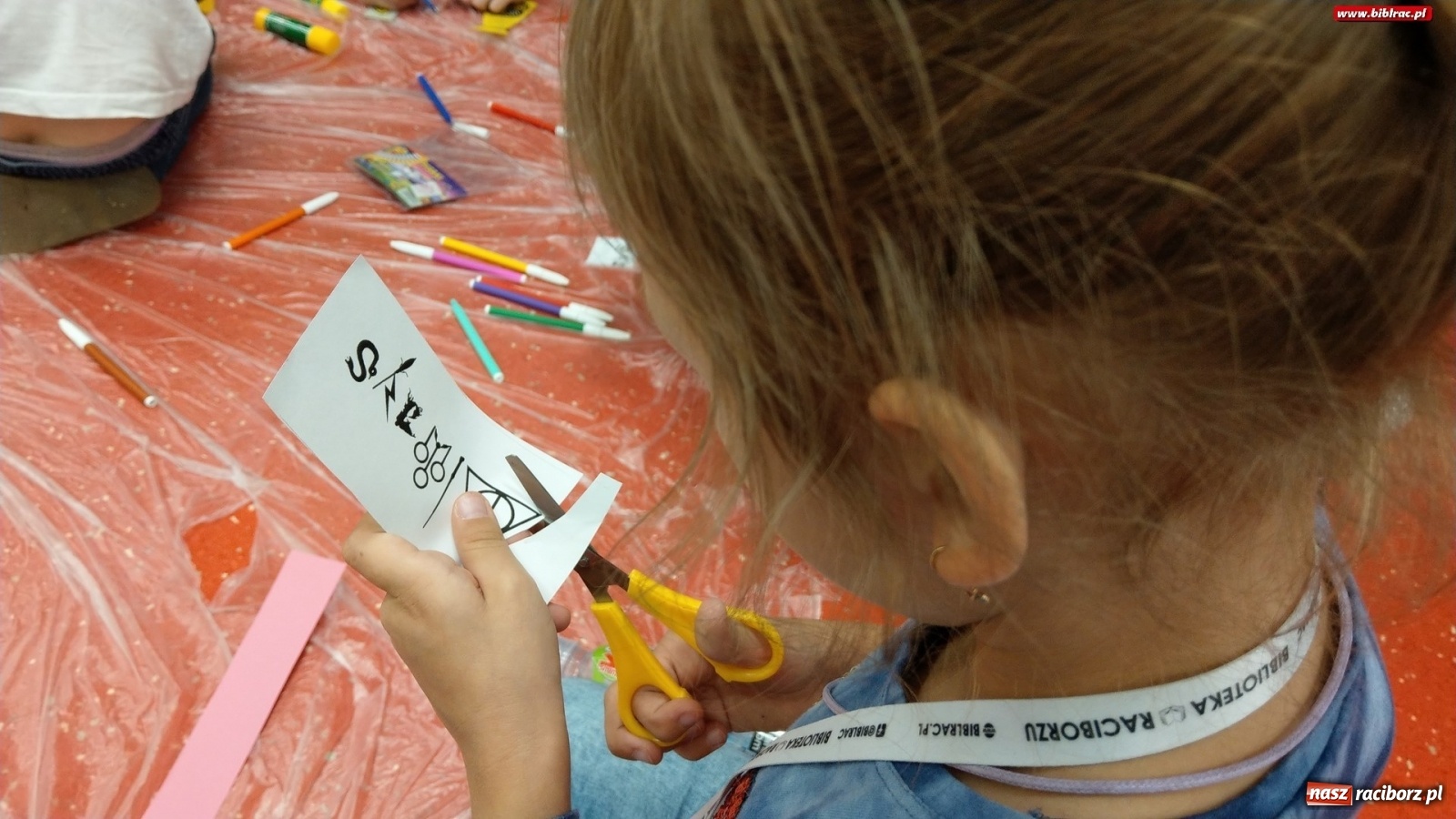 Zdjęcie w galerii na portalu naszraciborz.pl: Lato z biblioteką. Rekordowe spotkanie z magią przy Kasprowicza [FOTO] wiadomości z regionu