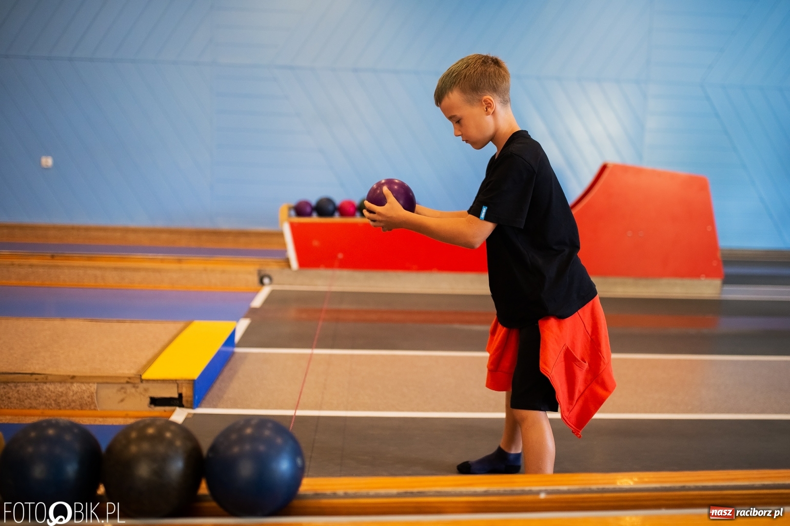 Zdjęcie w galerii na portalu naszraciborz.pl: Wakacyjna rywalizacja kręglarska przy Zamkowej wiadomości z regionu