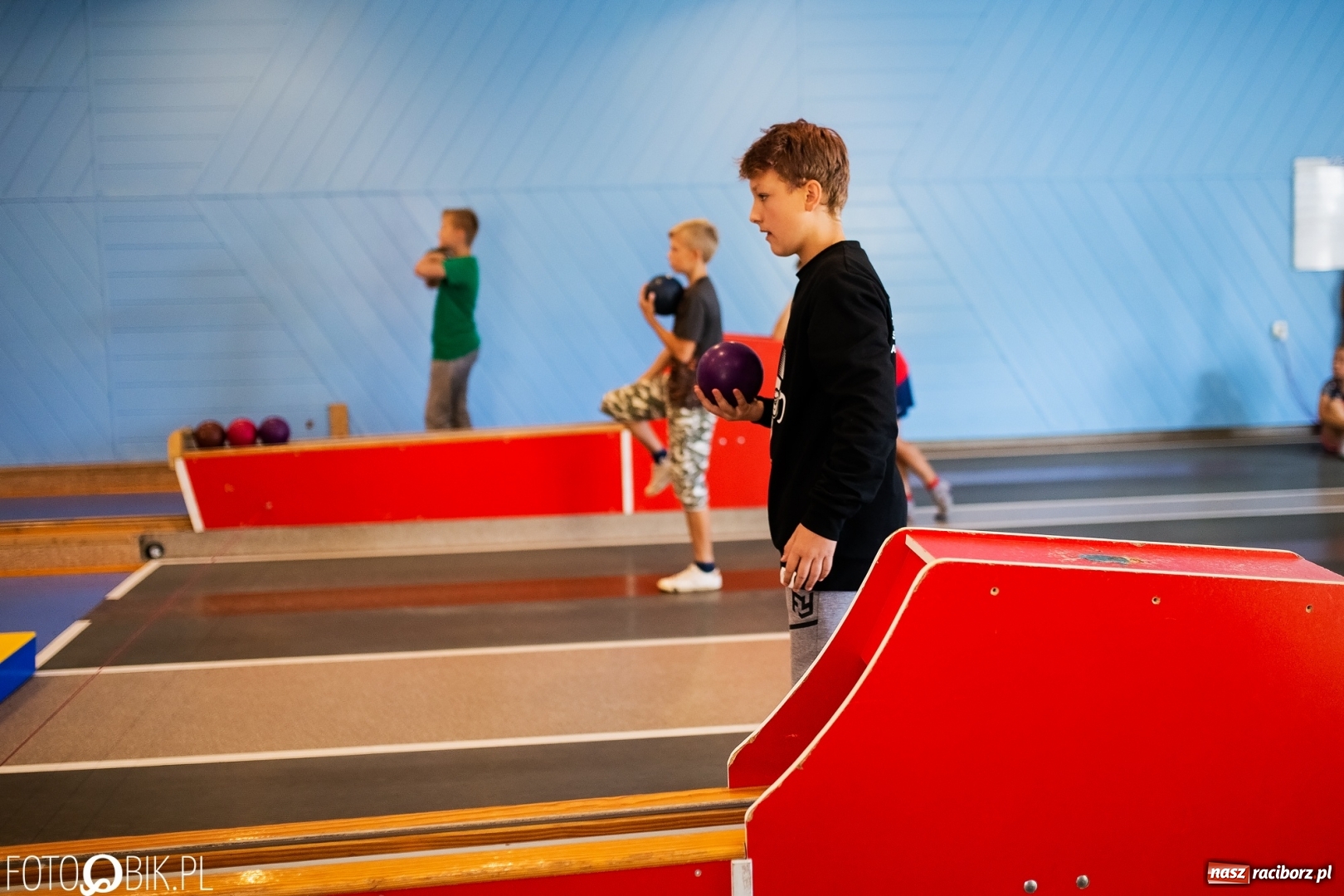 Zdjęcie w galerii na portalu naszraciborz.pl: Wakacyjna rywalizacja kręglarska przy Zamkowej wiadomości z regionu