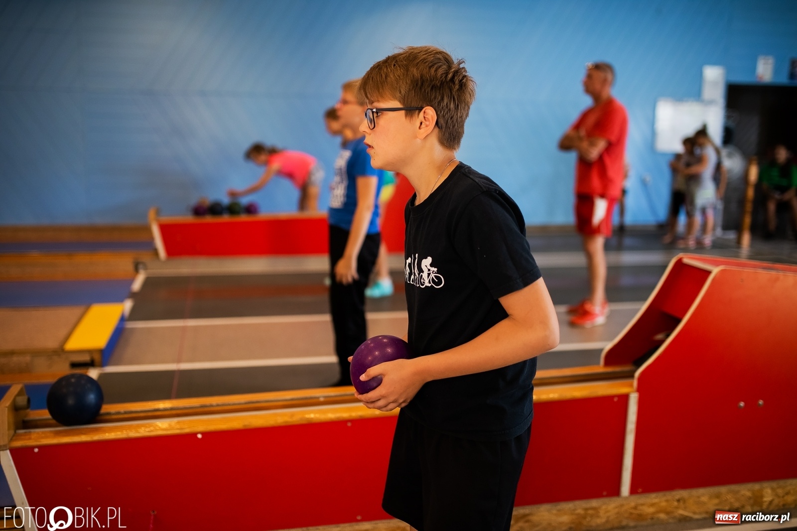 Zdjęcie w galerii na portalu naszraciborz.pl: Wakacyjna rywalizacja kręglarska przy Zamkowej wiadomości z regionu