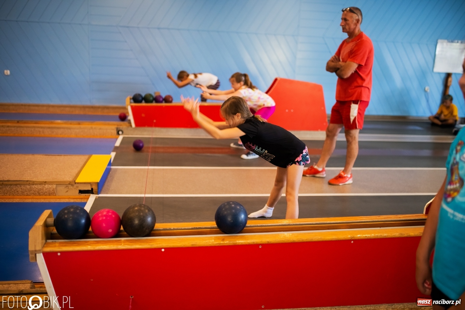 Zdjęcie w galerii na portalu naszraciborz.pl: Wakacyjna rywalizacja kręglarska przy Zamkowej wiadomości z regionu