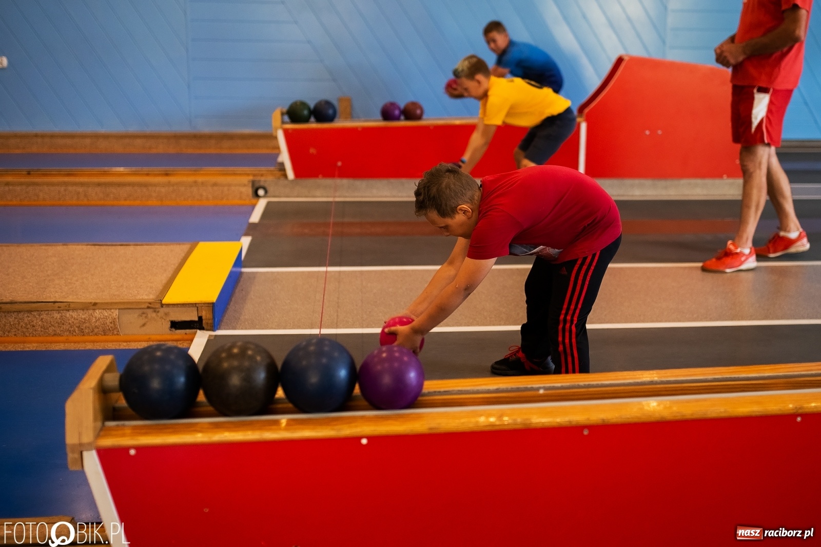 Zdjęcie w galerii na portalu naszraciborz.pl: Wakacyjna rywalizacja kręglarska przy Zamkowej wiadomości z regionu