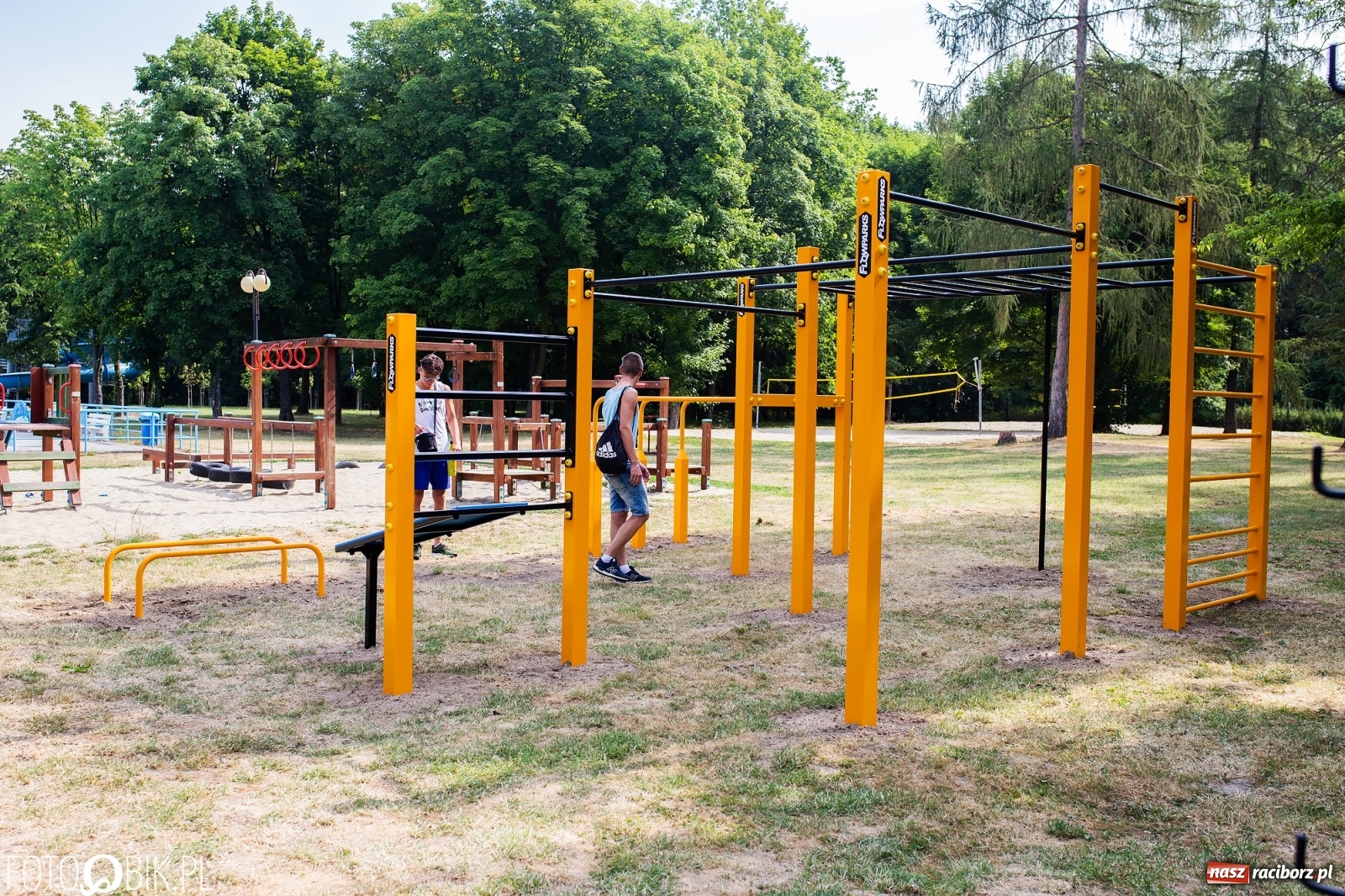 Zdjęcie w galerii na portalu naszraciborz.pl: Otwarcie parku do Street Workout na Oborze wiadomości z regionu