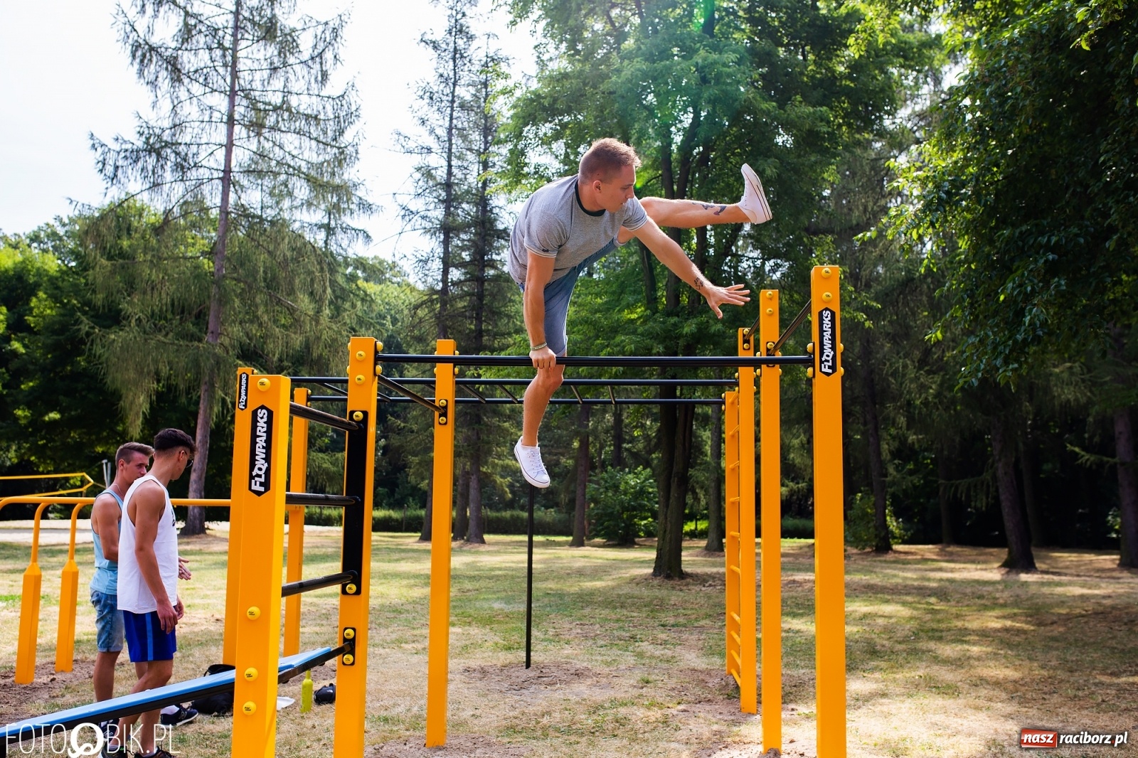 Zdjęcie w galerii na portalu naszraciborz.pl: Otwarcie parku do Street Workout na Oborze wiadomości z regionu