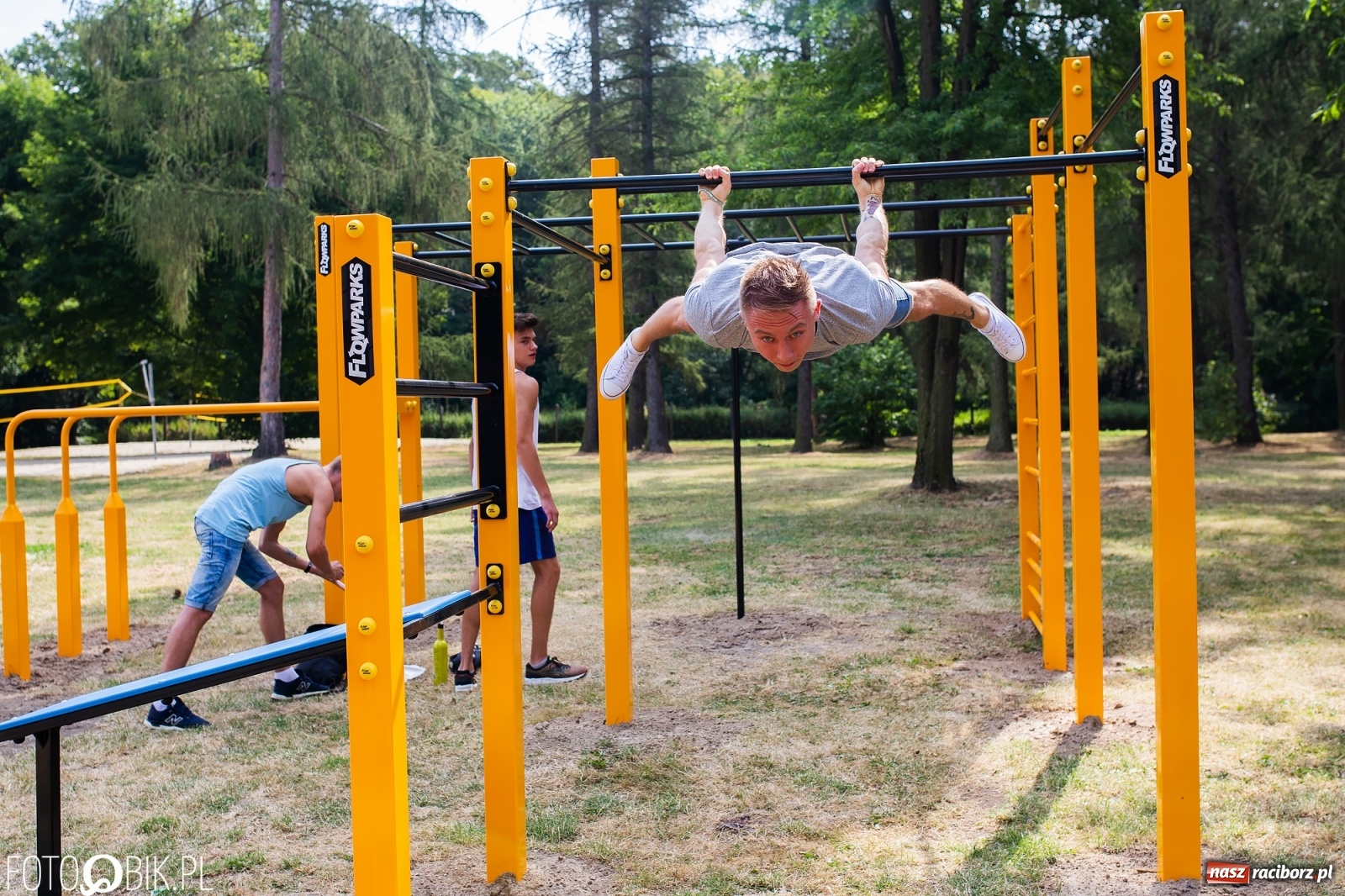 Zdjęcie w galerii na portalu naszraciborz.pl: Otwarcie parku do Street Workout na Oborze wiadomości z regionu