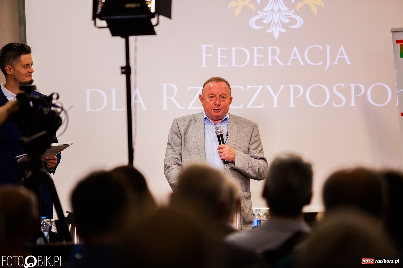 Zdjęcie w galerii na portalu naszraciborz.pl: Prezes jak Edward Gierek. Stanisław Michalkiewicz w Raciborzu wiadomości z regionu