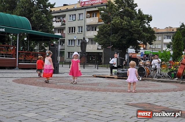 Zdjęcie w galerii na portalu naszraciborz.pl: Klasyka, folk i jazz przed burzą wiadomości z regionu